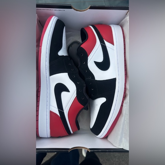 NEVER WORN! 
NIKE AIR JORDAN 1 LOW SE - Picture 6 of 8